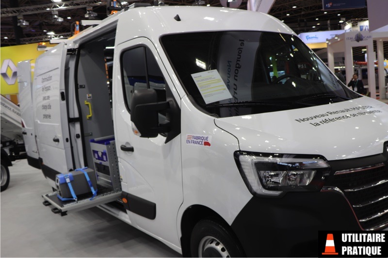 deport du plateau coulissant par la porte laterale du renault master