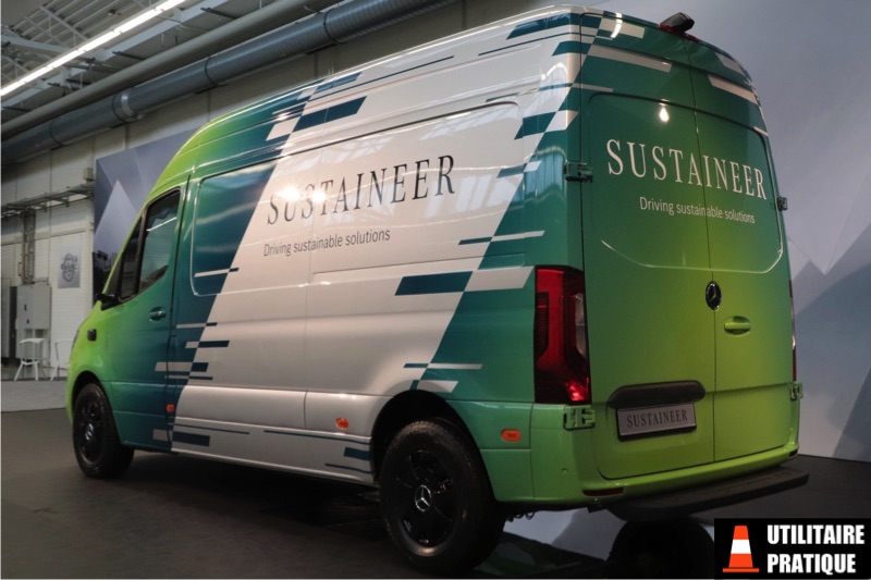 mercedes sustaineer un sprinter electrique comme un autre vu de derriere