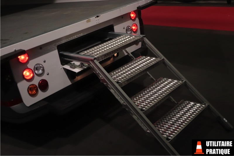 escalier escamotable pour le seuil de chargement a 1050 mm