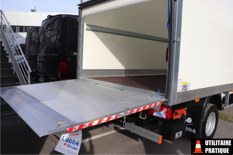 hayon dhollandia 750 kg avec telecommande sur le chassis tge