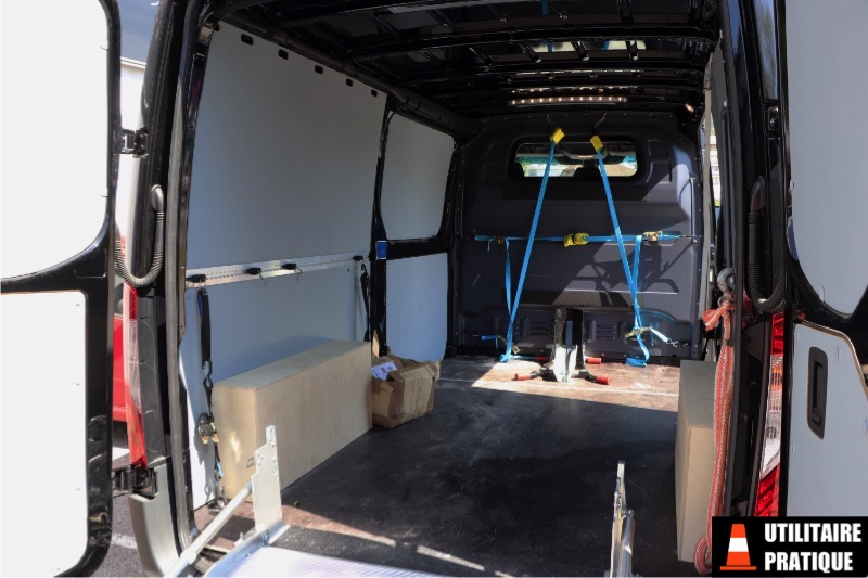 amenagement interieur pour transporter les motos en securite