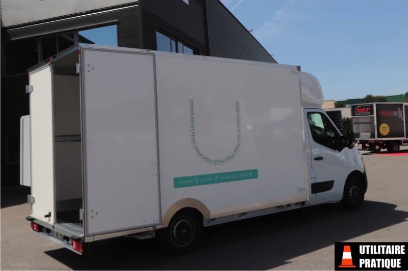 sur ce renault master reconditionne on peut en profiter pour ajouter une porte laterale