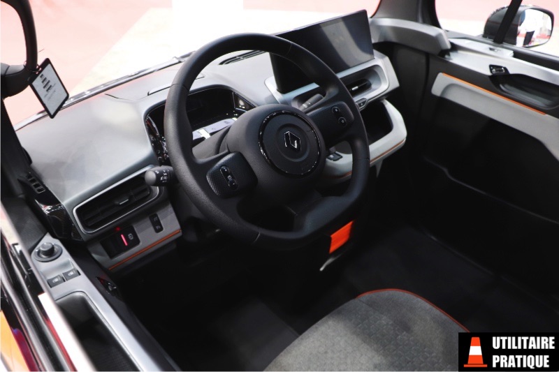 linterieur du renault ez flex est connecte simple mais pas spartiate