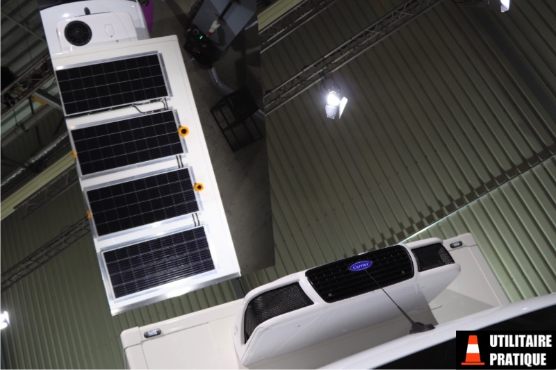 4 panneaux solaires sur le toit generent jusqua 750w en crete