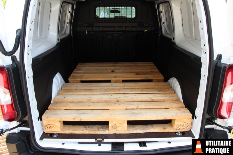 opel combo charge avec 2 euro palettes avec le plancher bois