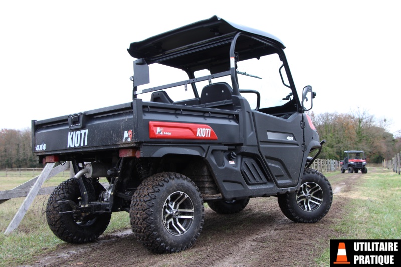 kioti utv 2400 avec ses equipements vue arriere