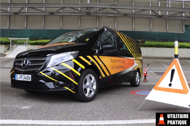 Mercedes Vito Safety, laboratoire roulant de Mercedes Benz, mercedes benz vito de l equipe vans accident research