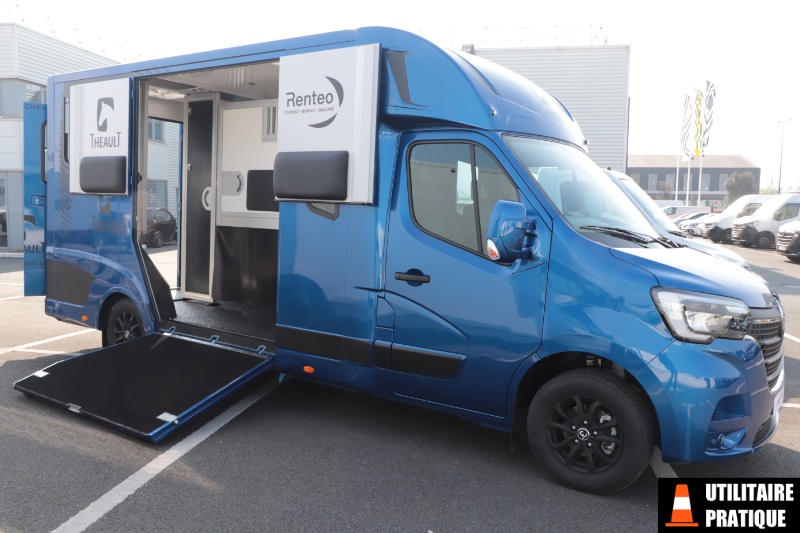 Renault Master van à chevaux par Théault, renault master van a chevaux par theault