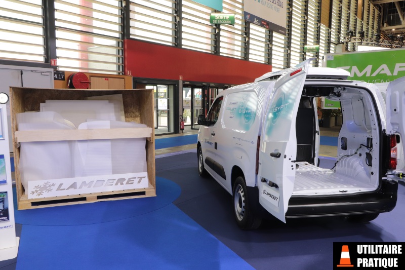 a gauche le kit complet easyfit destine a notre opel combo