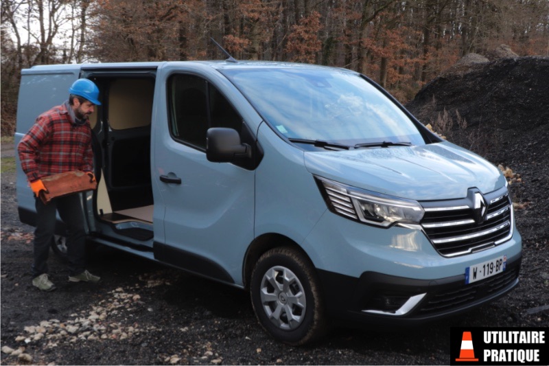 AUTOMOBILE / VÉHICULES UTILITAIRES. Renault Trafic 2019 : l'essentiel est  sous le capot