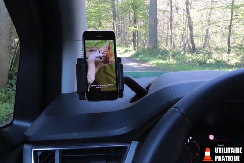 support de smartphone integre a gauche ou a droite du volant
