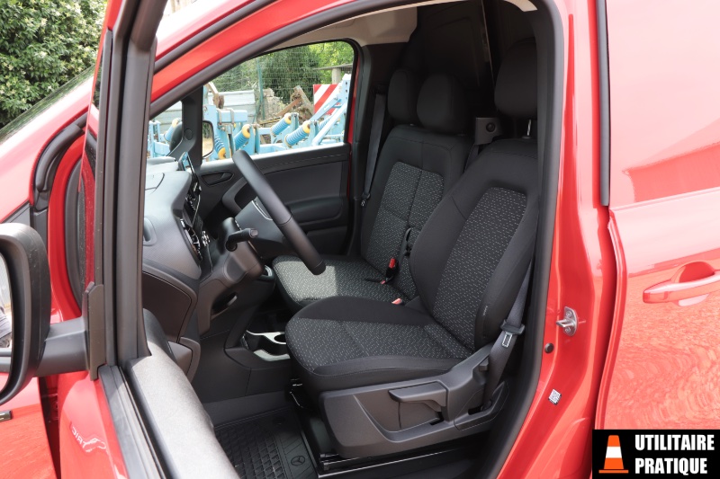 accueil confortable pour le conducteur et ses 2 passagers