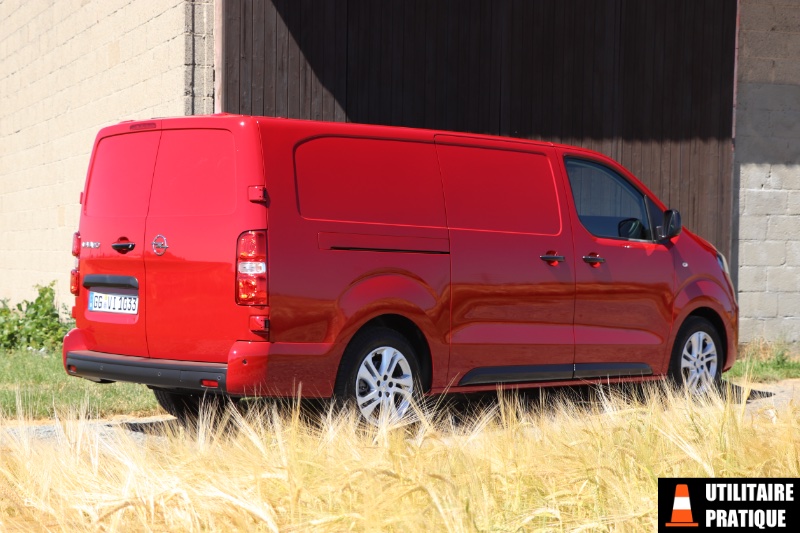 vue du porte a faux arriere du vivaro dans cette longueur maximale