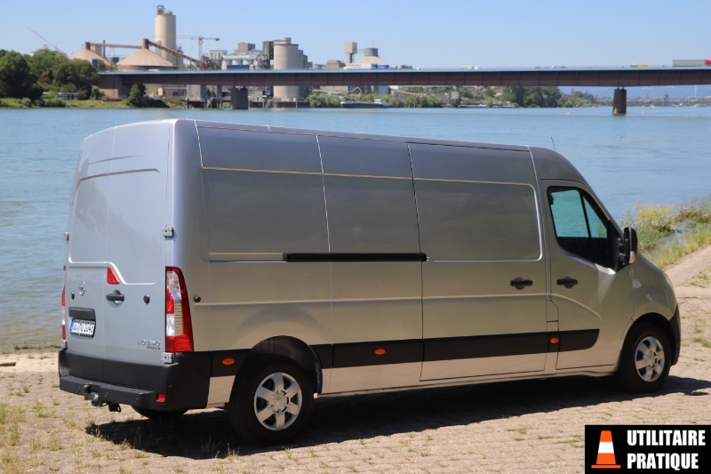 opel movano en l3 avec le long empattement et le petit porte a faux