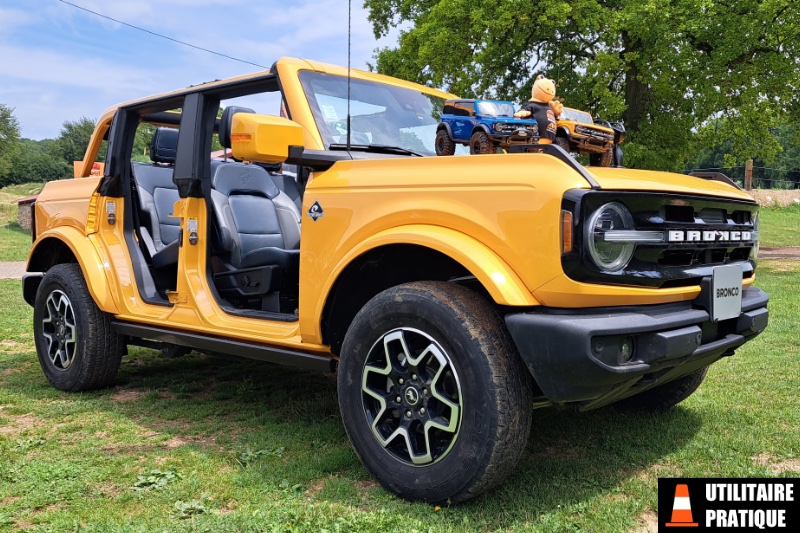 le toit rigide et portes peuvent etre retires pour un pur look de buggy