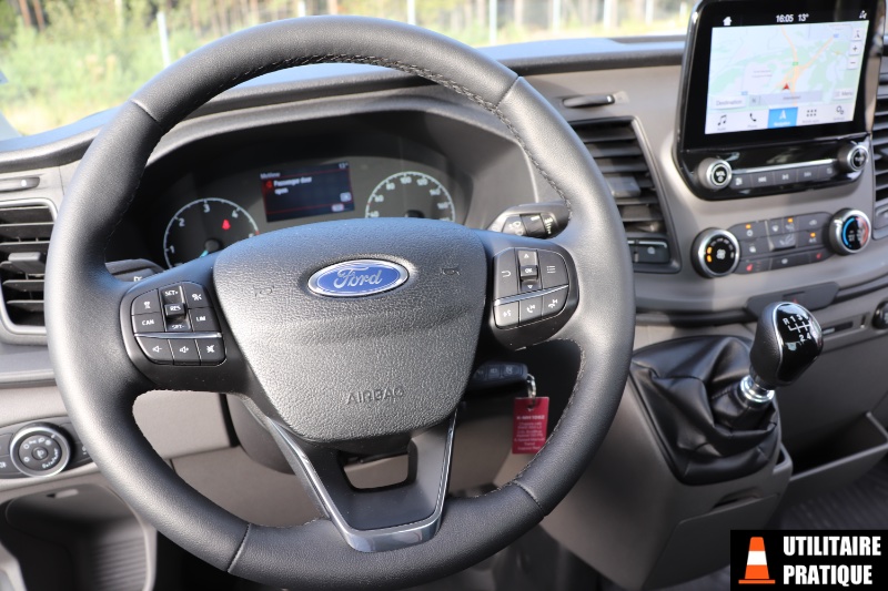 poste de conduite du ford transit en boite manuelle a 6 rapports