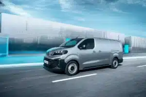 Trafic vs Expert vs Transit Custom vs Vivaro : quel fourgon compact choisir en 2026 ?