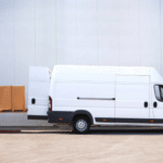 Utilitaire blanc chargement palette