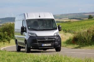 Opel Movano ou Citroën Jumper : le comparatif Utilitaire Pratique des jumeaux aux prix croisés