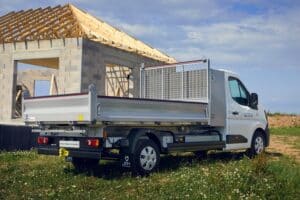 Transporter des déchets de chantier dans son utilitaire : ce que la loi impose à l’artisan